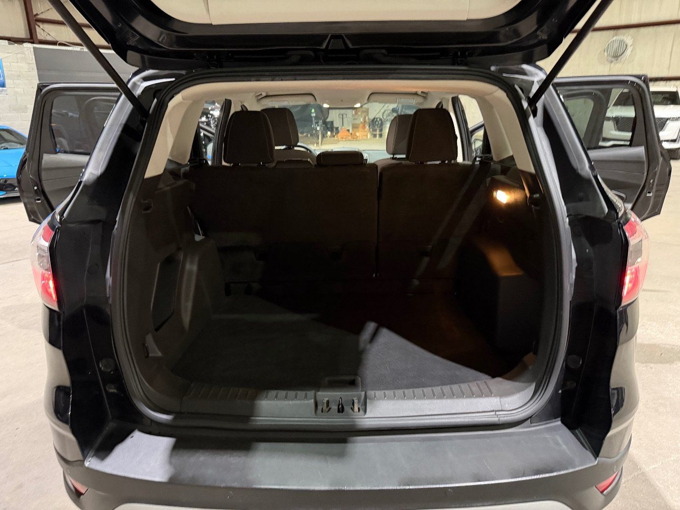 Used 2017 Ford Escape SE w/ Equipment Group 201A FWD image 19