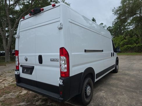 Used 2025 RAM ProMaster 2500 w/ Convenience Group image 5