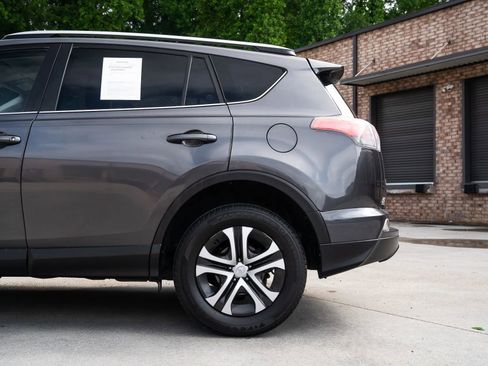 Used 2017 Toyota RAV4 LE FWD image 5