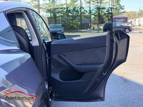 Used 2023 Tesla Model Y Performance image 22