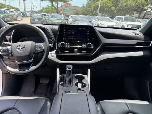 Used 2021 Toyota Highlander XSE FWD image 20