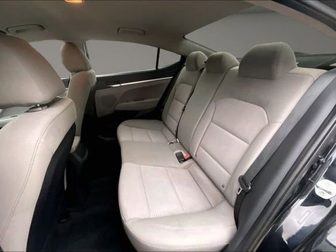 Used 2019 Hyundai Elantra SE FWD image 24