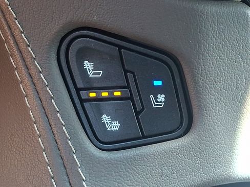 Used 2019 GMC Yukon Denali w/ Open Road Package AWD/4WD image 25