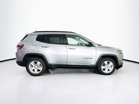 Used 2022 Jeep Compass Latitude FWD image 10