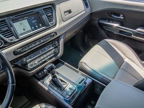 Used 2016 Kia Sedona SX Limited image 25