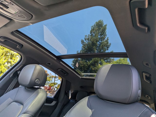 Used 2024 Porsche Cayenne AWD/4WD image 16