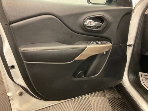 Used 2018 Jeep Cherokee Limited AWD/4WD image 15