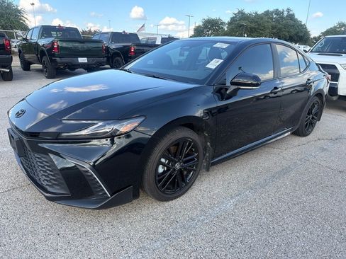 Used 2025 Toyota Camry SE w/ Convenience Package FWD image 8
