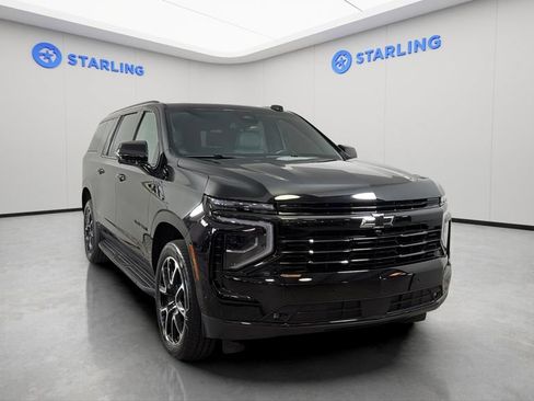 Used 2025 Chevrolet Suburban RST w/ Comfort Package RWD image 14