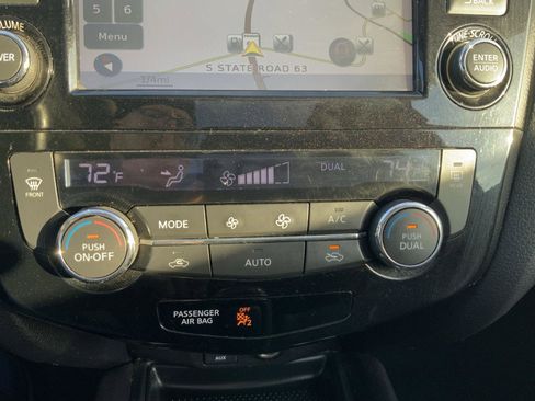 Used 2016 Nissan Rogue SL w/ SL Premium Package image 40