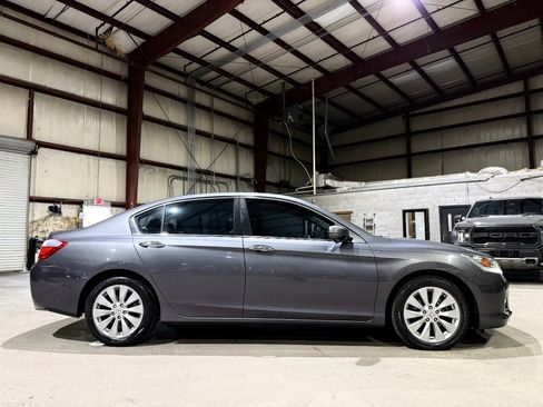 Used 2013 Honda Accord Touring image 4