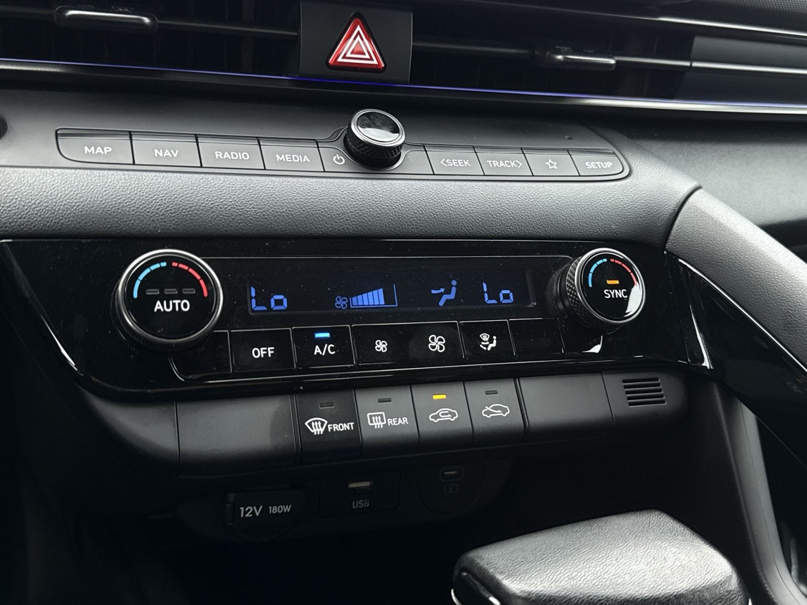 Certified 2025 Hyundai Elantra SEL FWD image 21