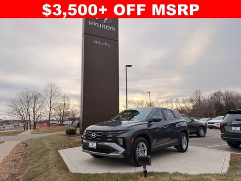 Used 2025 Hyundai Tucson SE AWD/4WD image 1