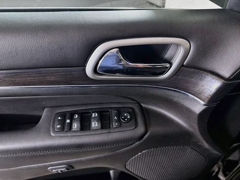 Used 2018 Jeep Grand Cherokee Overland AWD/4WD image 25