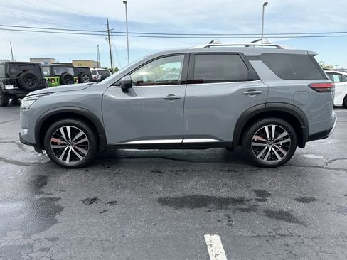 Certified 2025 Nissan Pathfinder Platinum AWD/4WD image 14