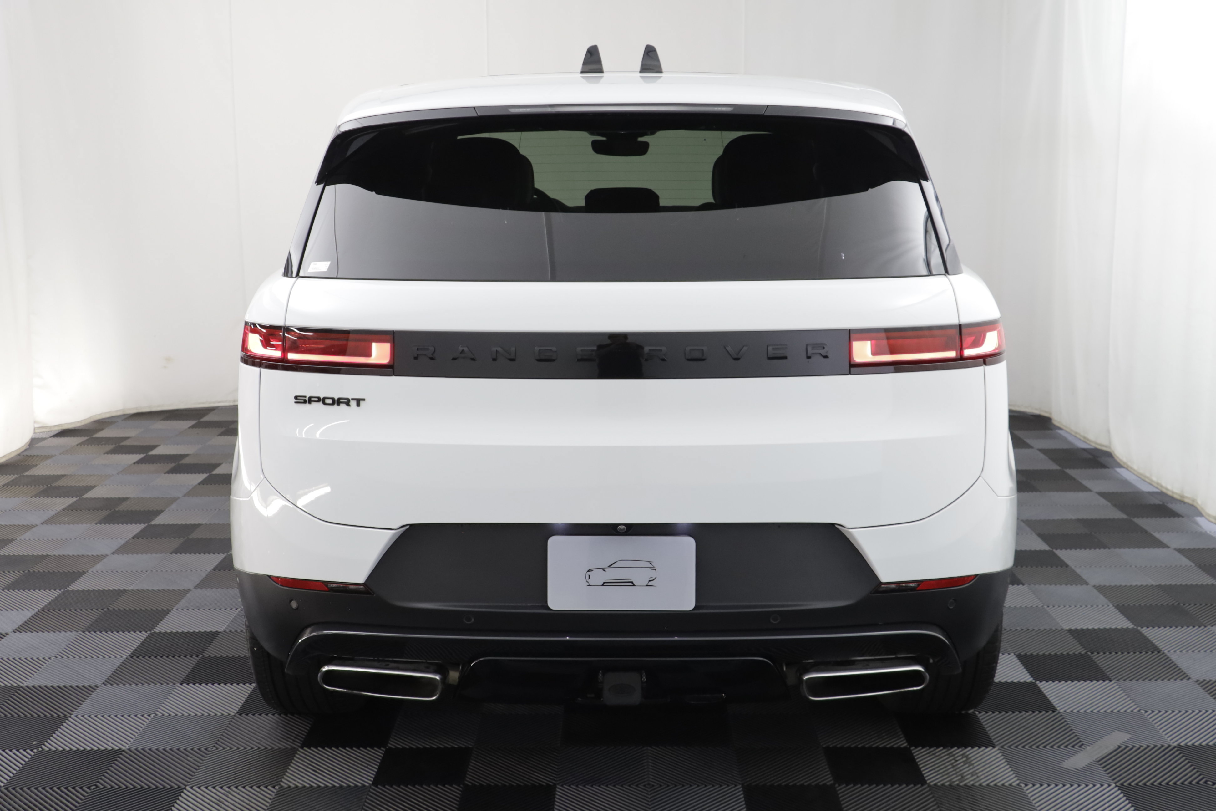 Used 2024 Land Rover Range Rover Sport SE AWD/4WD image 17