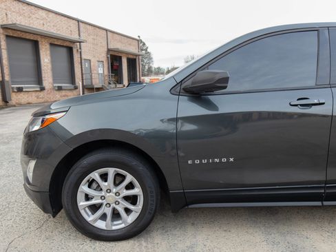 Used 2019 Chevrolet Equinox LS w/ LS Convenience Package image 4