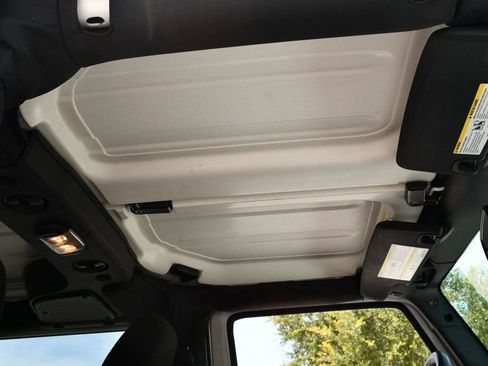 Used 2018 Jeep Wrangler Sport AWD/4WD image 55