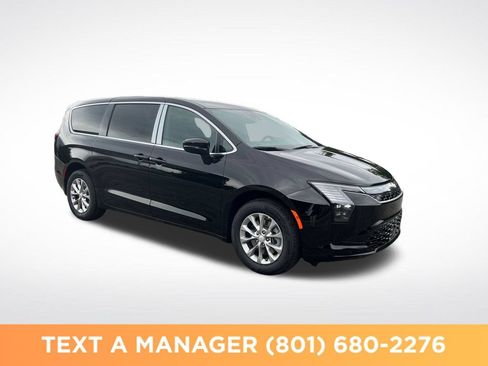 New 2027 Chrysler Pacifica Select AWD/4WD image 7