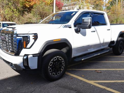 Used 2024 GMC Sierra 2500 Denali w/ Snow Plow Prep/Camper Package image 4