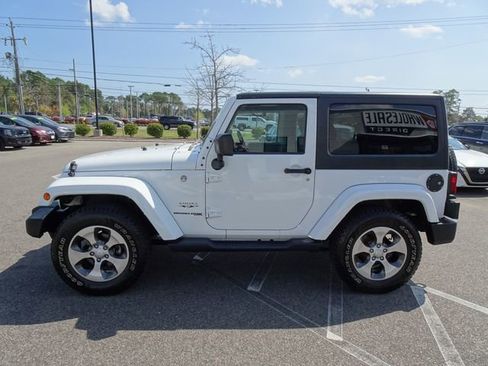 Used 2018 Jeep Wrangler Sahara AWD/4WD image 7