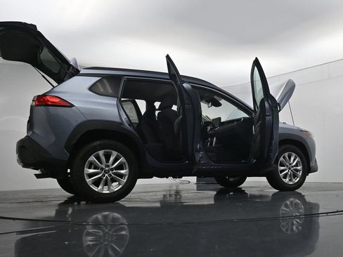 Used 2025 Toyota Corolla Cross LE AWD/4WD image 44
