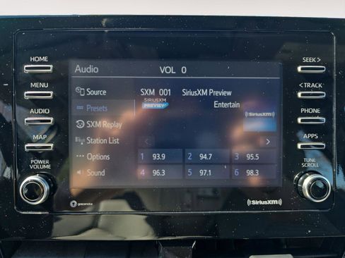 Used 2022 Toyota Camry SE image 16