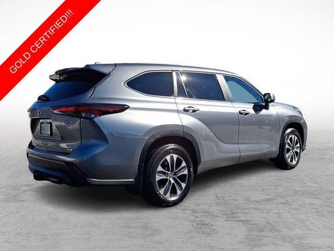 Certified 2025 Toyota Highlander XLE image 6