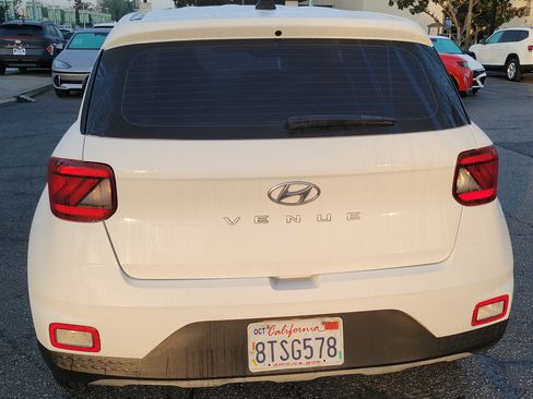 Certified 2020 Hyundai Venue SE image 25