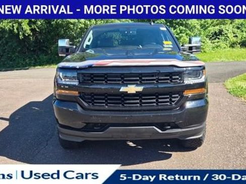 Used 2019 Chevrolet Silverado 1500 Custom w/ Custom Convenience Package AWD/4WD image 2