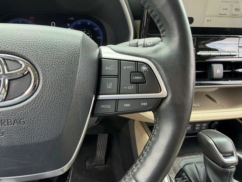 Used 2023 Toyota Highlander Limited FWD image 29