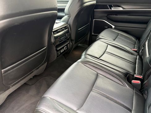 Used 2024 Jeep Wagoneer Series II w/ Flexible Seating Group image 11