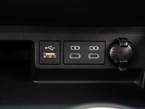 Used 2023 Toyota Highlander L image 21