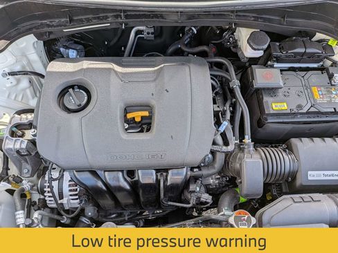 Used 2025 Kia Soul LX w/ LX Technology Package FWD image 13