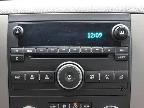 Used 2011 GMC Yukon XL SLT w/ SLT-2 Equipment Package AWD/4WD image 19