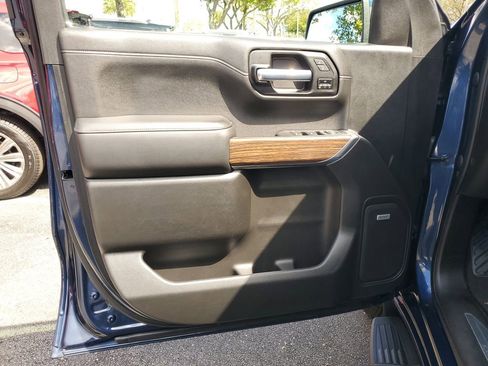 Used 2021 Chevrolet Silverado 1500 High Country image 14