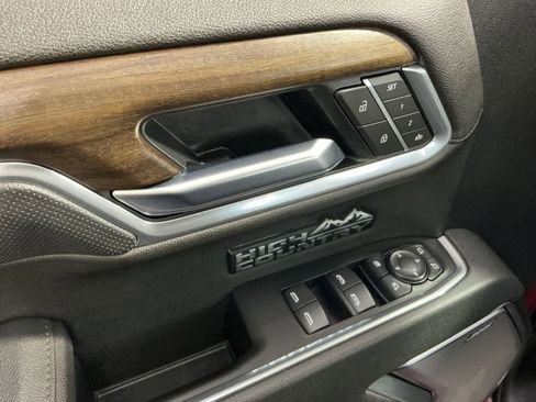 Used 2025 Chevrolet Silverado 1500 High Country image 23