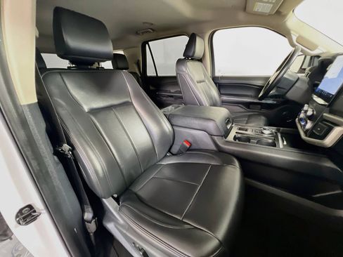 Used 2024 Ford Expedition XLT RWD image 30
