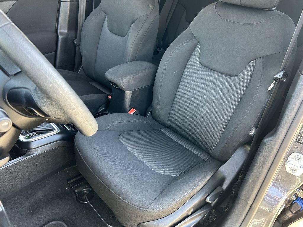 Used 2019 Jeep Renegade Sport w/ Sport Appearance Group AWD/4WD image 20