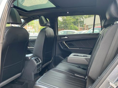 Certified 2022 Volkswagen Tiguan SE R-Line image 21
