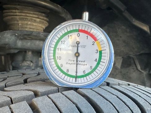 Used 2024 Nissan Rogue SV image 31