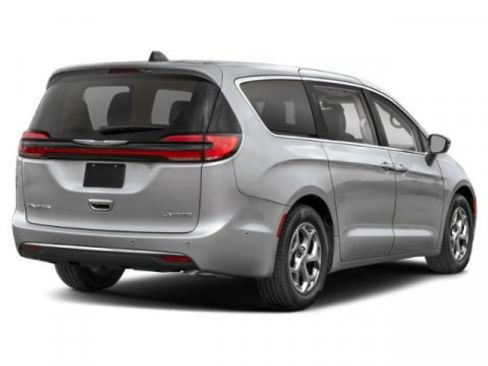 Used 2026 Chrysler Pacifica Limited FWD image 5