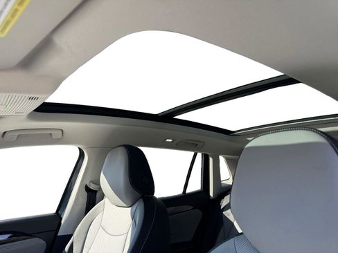 New 2025 Volkswagen Tiguan SE image 6