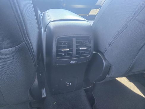 Used 2022 Ford Escape SE w/ SE Sport Appearance Package image 7