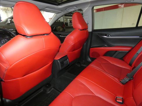 Used 2022 Toyota Camry XSE image 21