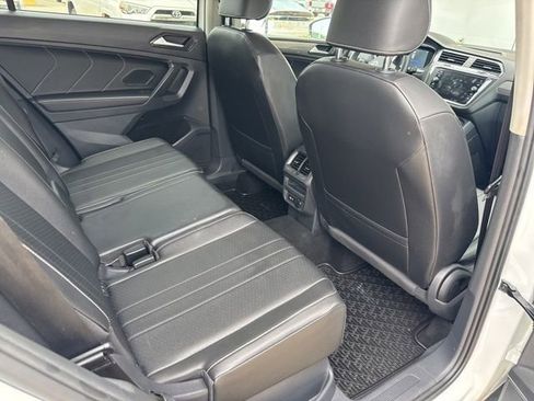 Used 2022 Volkswagen Tiguan SE AWD/4WD image 17