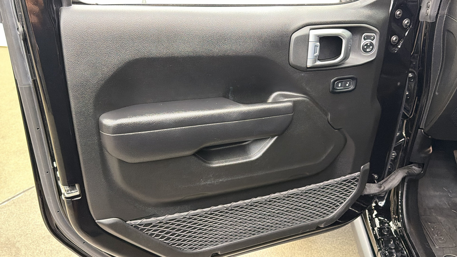 Used 2024 Jeep Wrangler Unlimited AWD/4WD image 25
