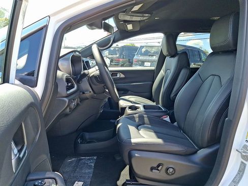 New 2026 Chrysler Voyager LX FWD image 11
