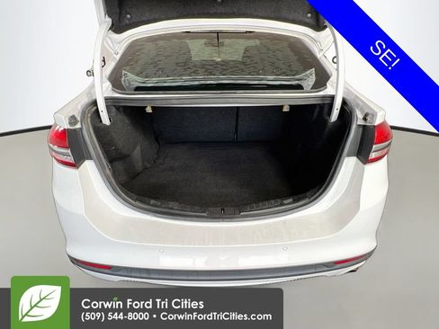 Used 2017 Ford Fusion SE w/ Fusion SE Technology Package FWD image 14