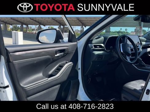 Used 2024 Toyota Highlander Limited AWD/4WD image 4